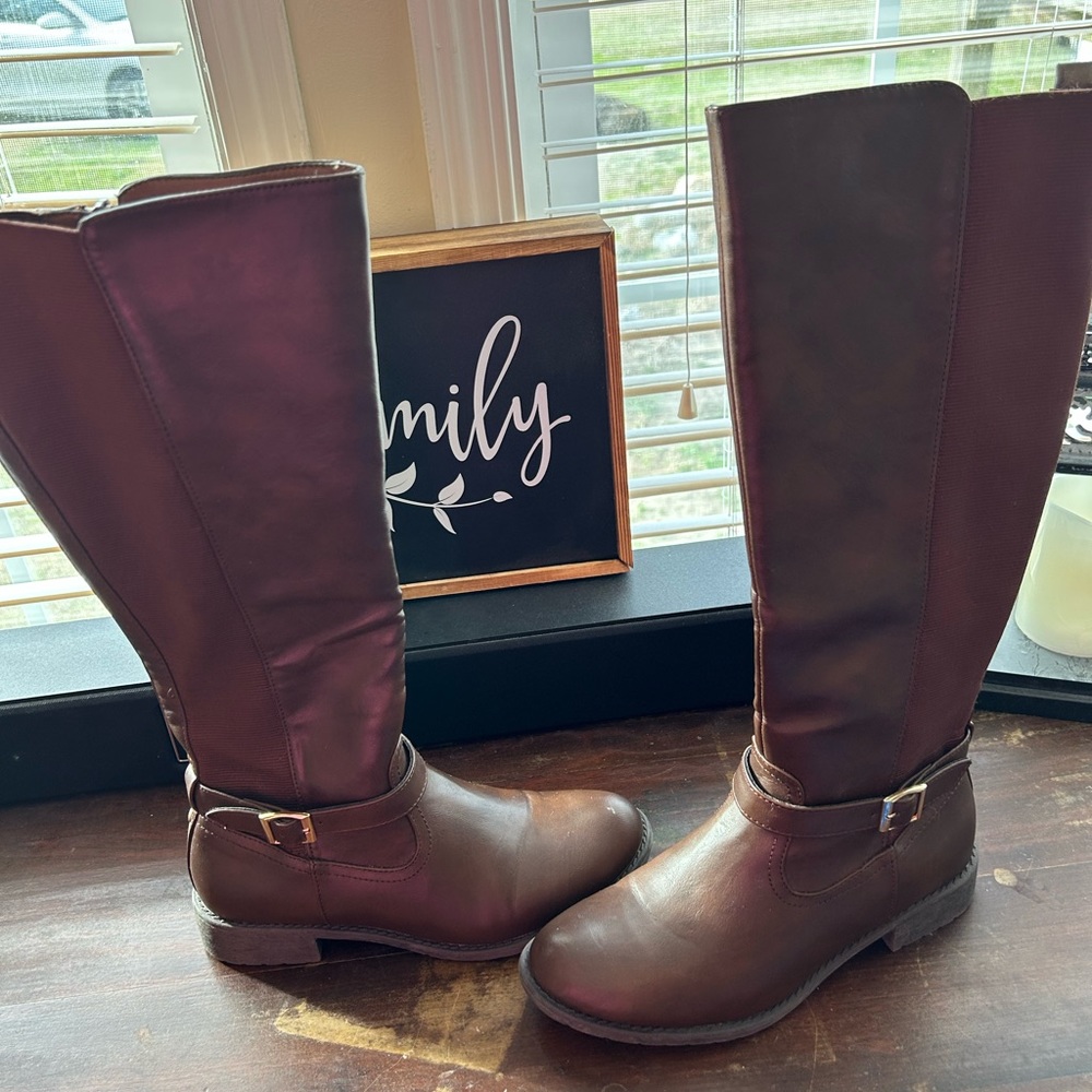 Women’s size 7 boots